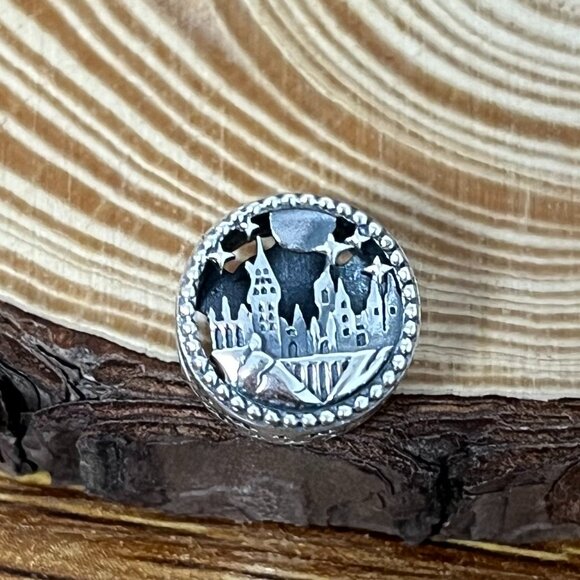 Pandora Harry Potter Hogwarts School of Witchcraft Charm - Picture 2 of 5